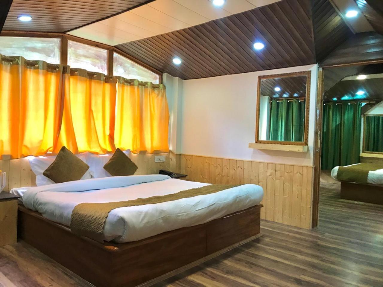 The Avenue Hotel , Manali A River Side Hotel 외부 사진