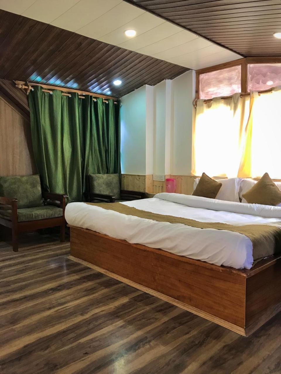 The Avenue Hotel , Manali A River Side Hotel 외부 사진