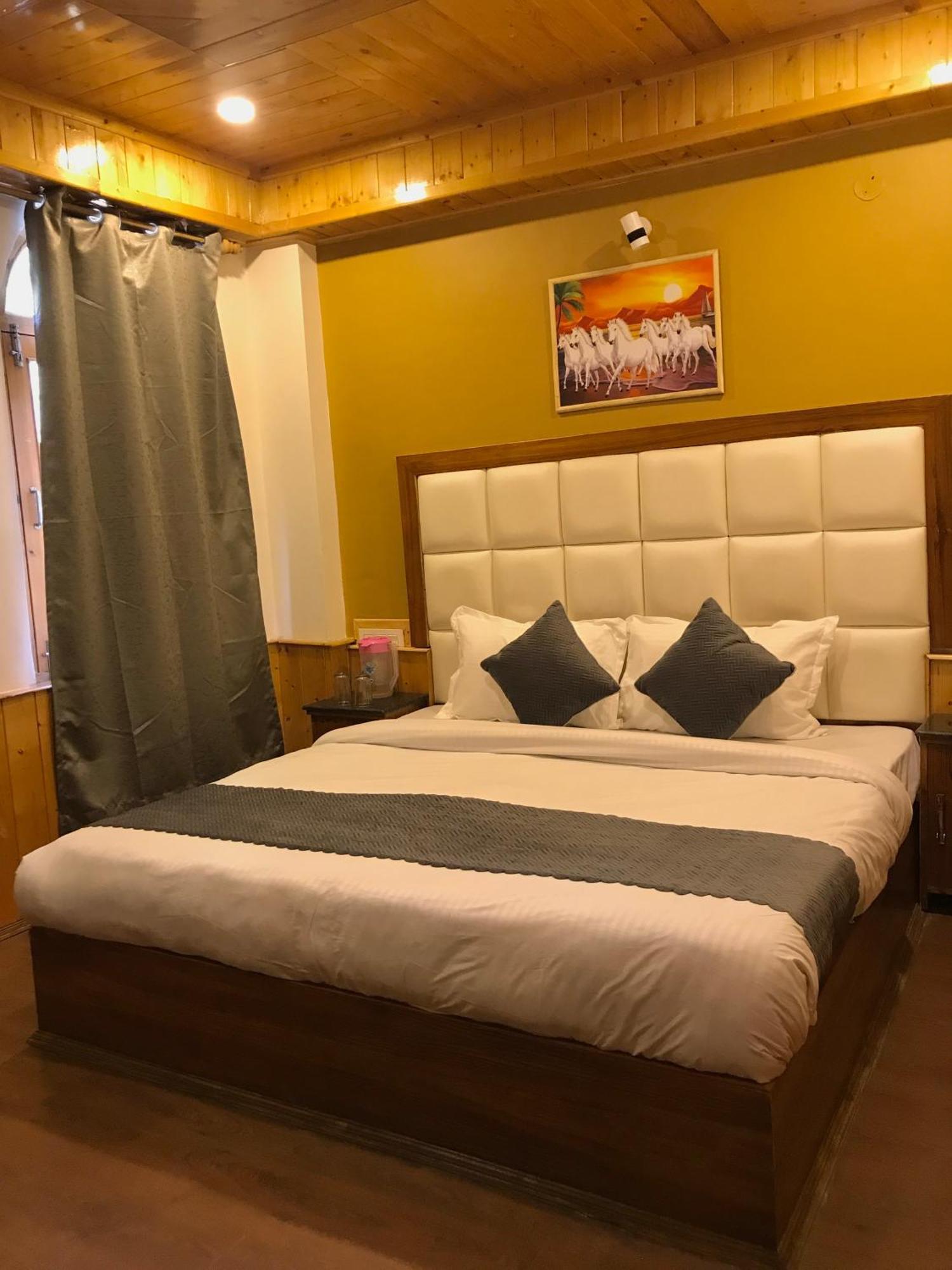 The Avenue Hotel , Manali A River Side Hotel 외부 사진