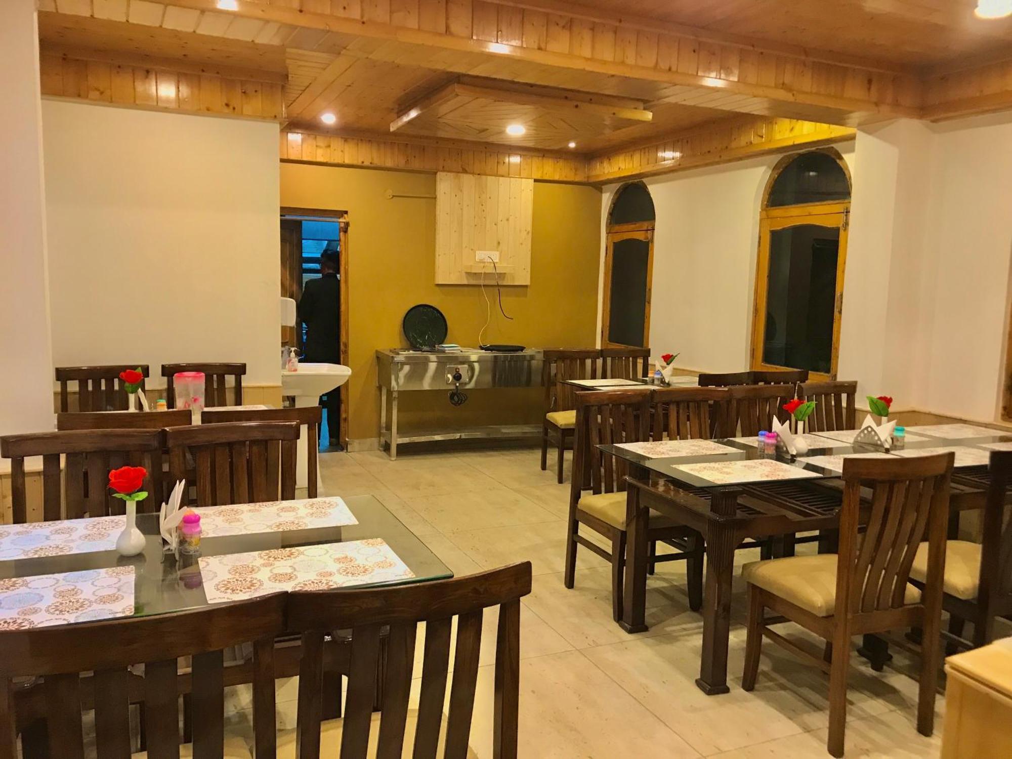 The Avenue Hotel , Manali A River Side Hotel 외부 사진